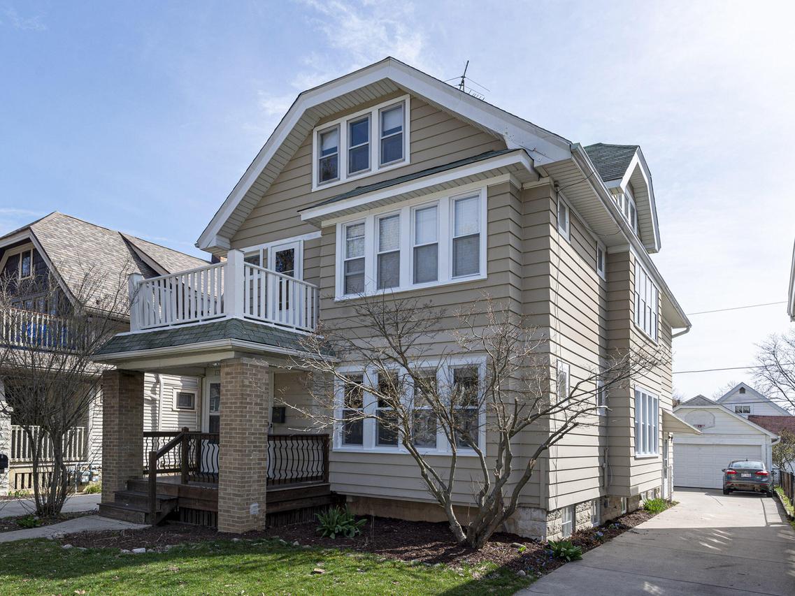 2152 N 69th St #2154, Wauwatosa, WI 53213