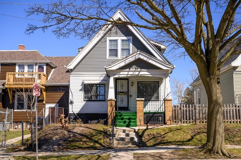 3282 N 16th St, Milwaukee, WI 53206