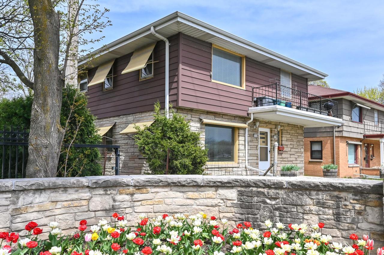 10114 W North Ave, Wauwatosa, WI 53226