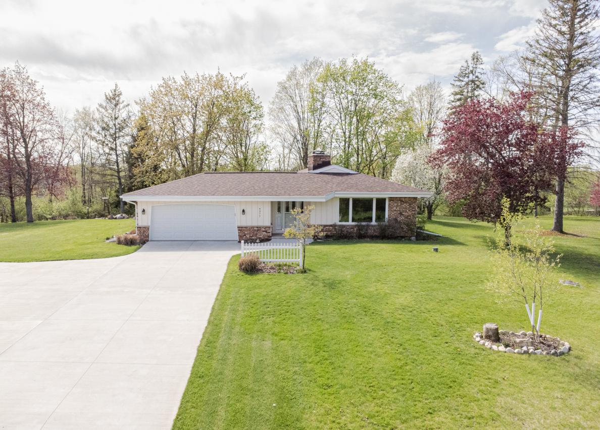 N4377 Pioneer Dr, Sullivan, WI 53178