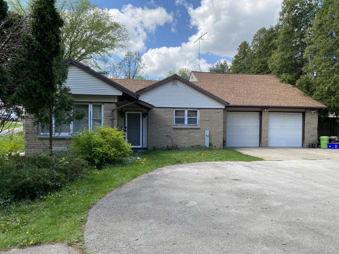 W280N1621 Prospect Ave, Delafield, WI 53072