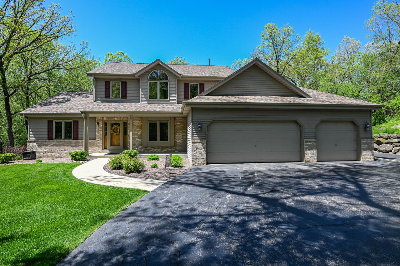N7189 Sylvan Ln, Sugar Creek, WI 53121