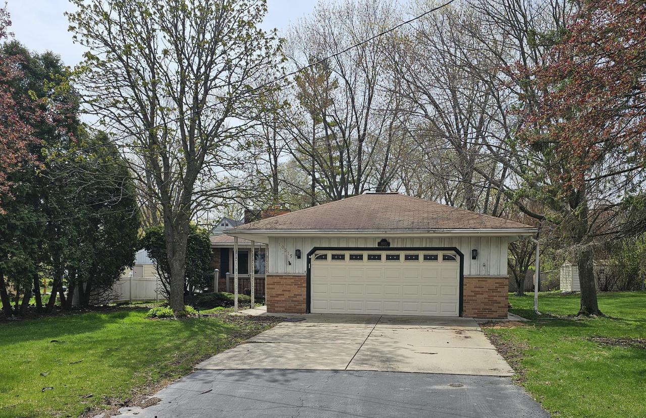 10315 W Courtland Ave, Wauwatosa, WI 53225