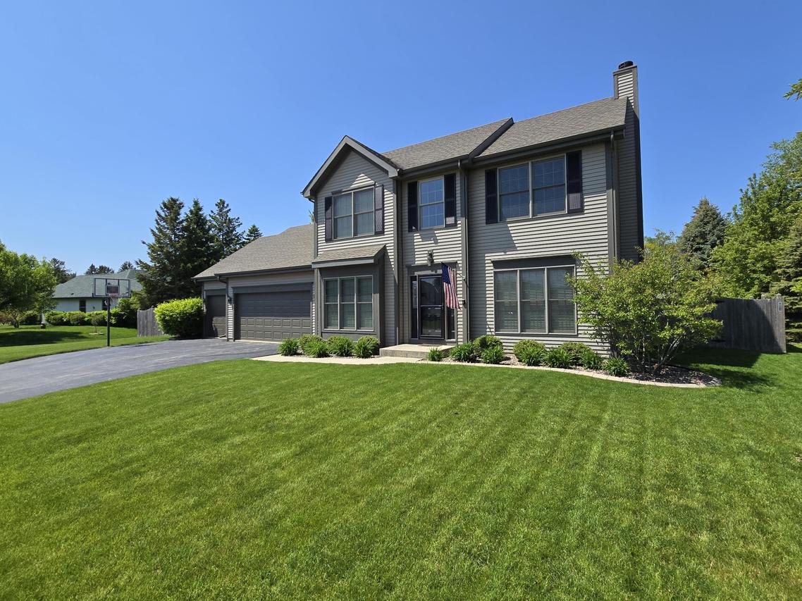 5246 Gallant Fox Ln, Caledonia, WI 53402