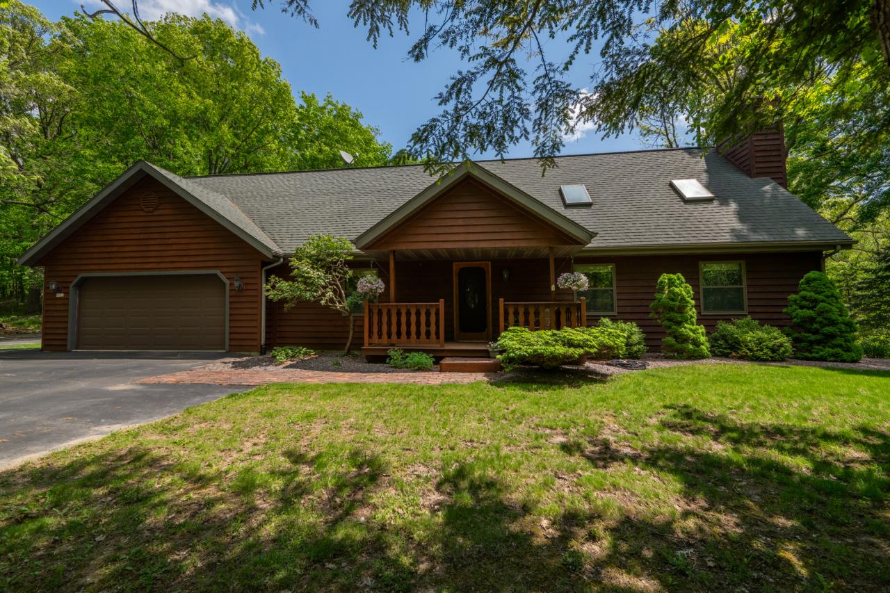 6409 St Patrick Ln, Erin, WI 53027