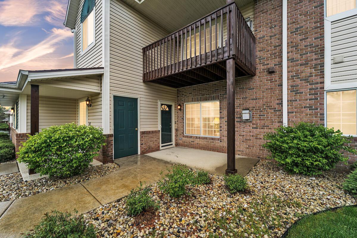 6926 Dale Dr #16, Caledonia, WI 53402