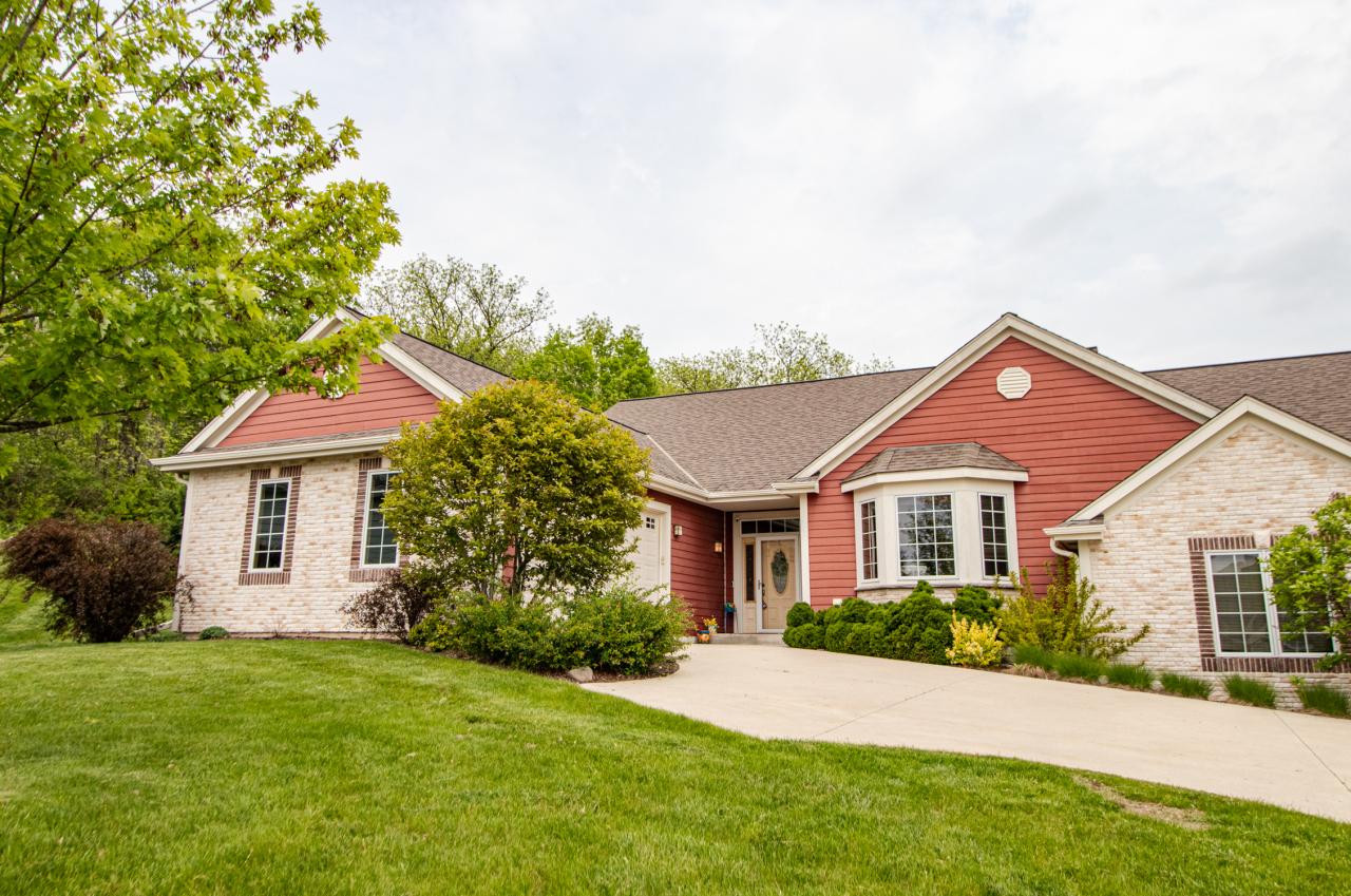 3606 Shade Tree Ct, Waukesha, WI 53188