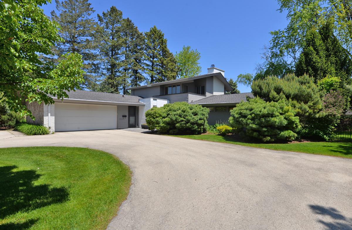 3419 Chatham St, Racine, WI 53402