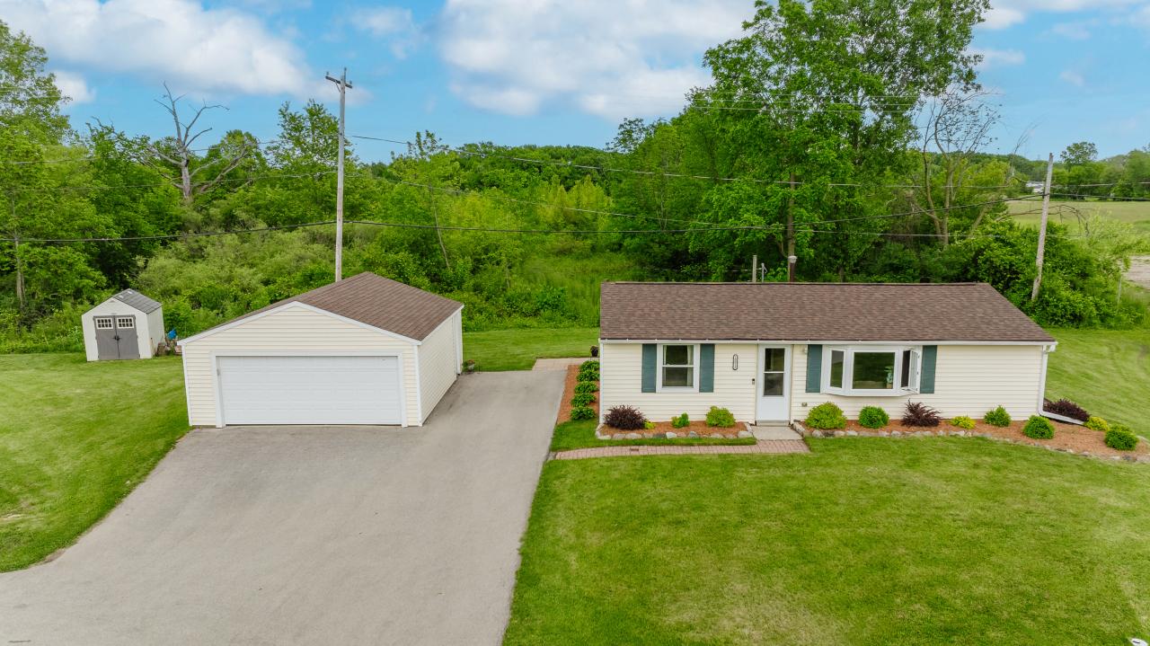 10012 Duane Ct, Caledonia, WI 53108