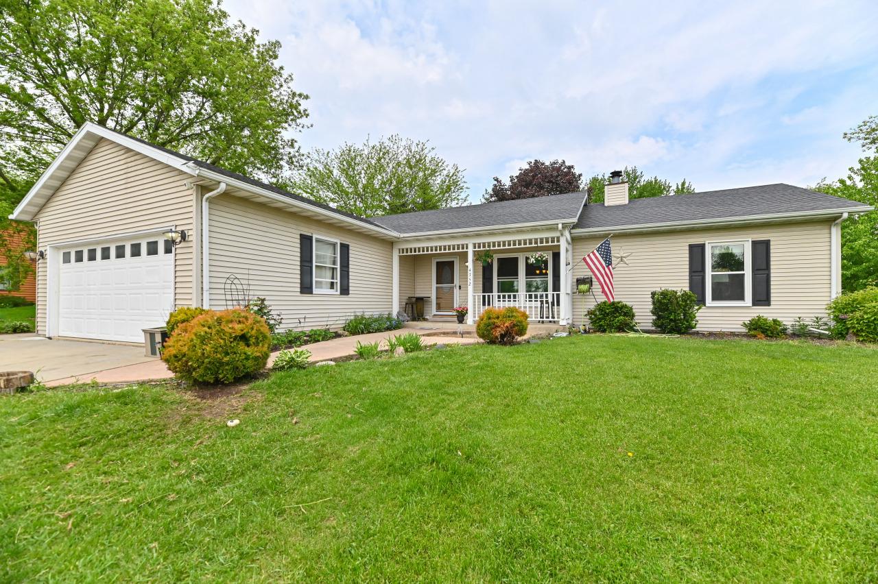 4752 Fairway Dr, Waterford, WI 53185
