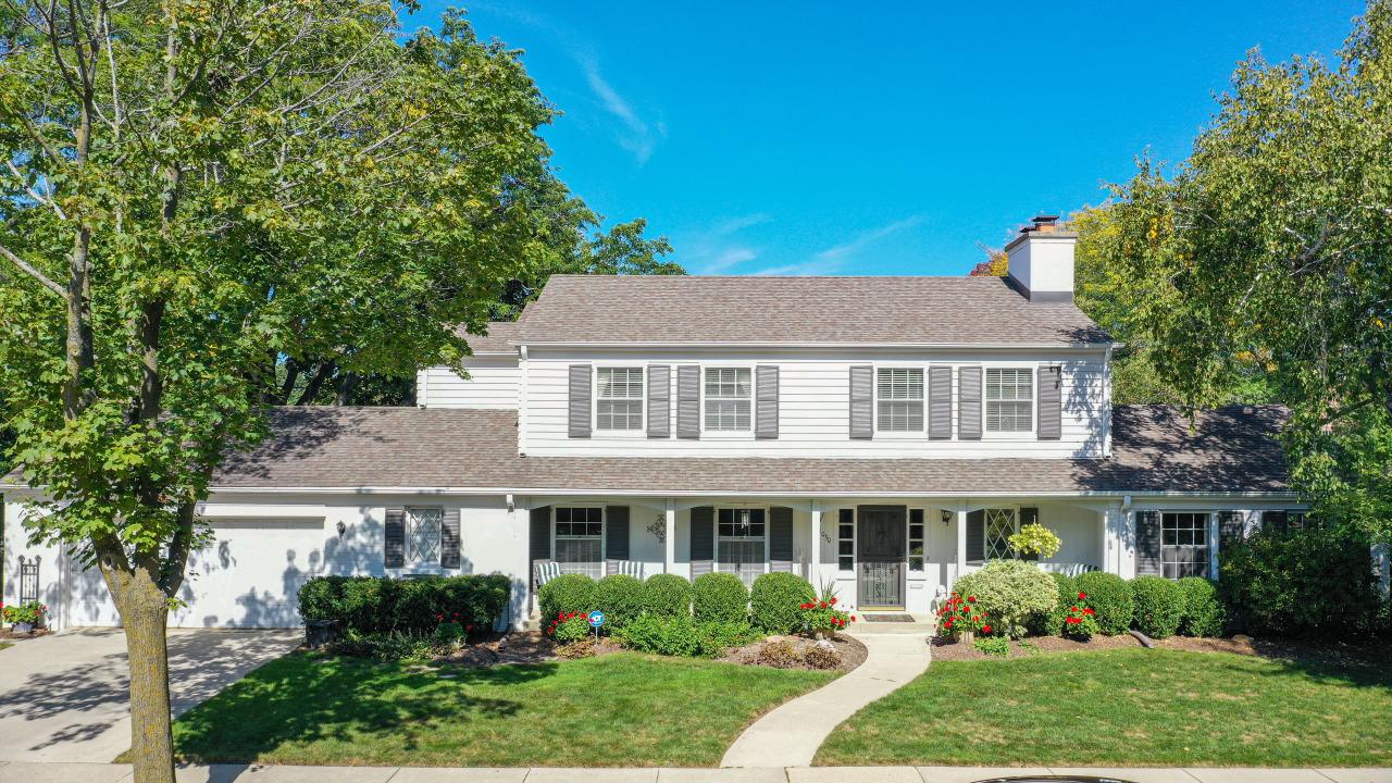 1030 E Courtland Pl, Whitefish Bay, WI 53211