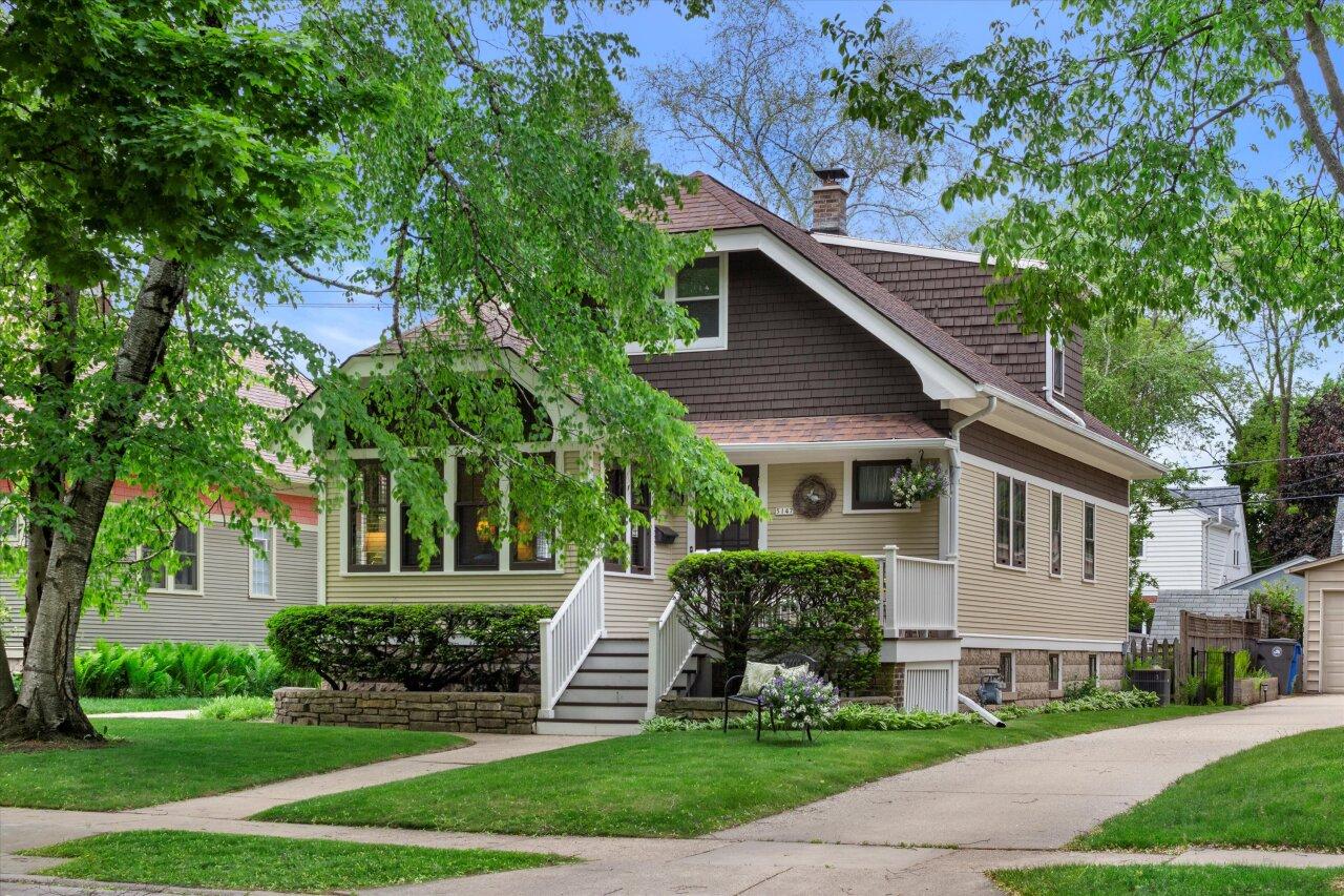 5147 N Woodruff Ave, Whitefish Bay, WI 53217