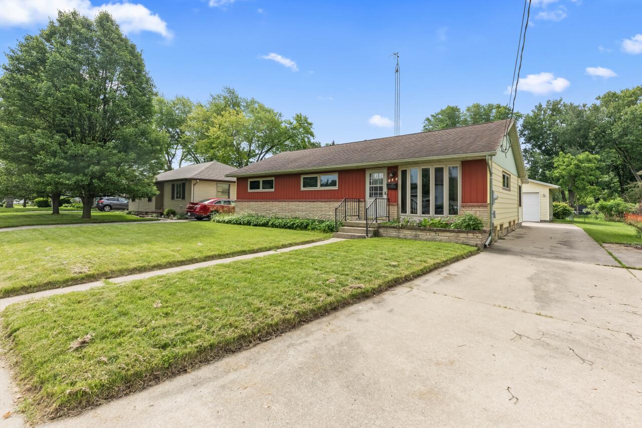 105 Clark St, Watertown, WI 53094