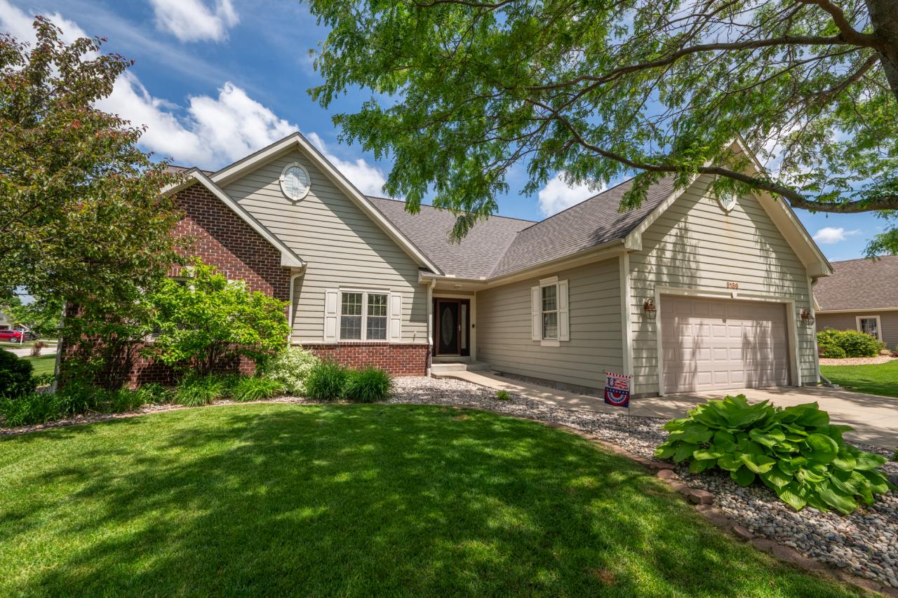 5186 W Highlands Dr, Franklin, WI 53132