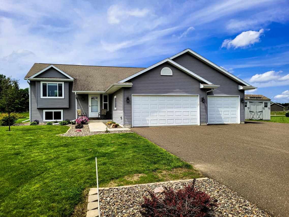 4416 114th St, Lake Hallie, WI 54729