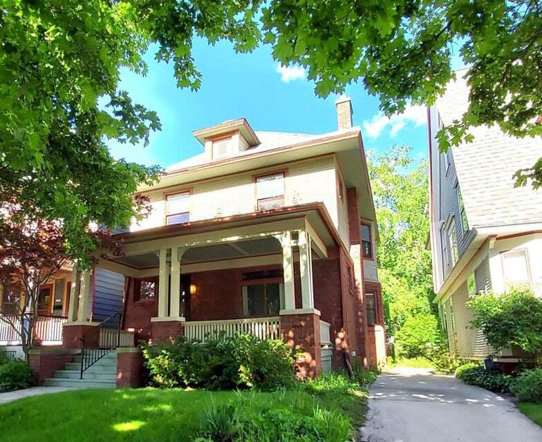 2754 N Hackett Ave, Milwaukee, WI 53211