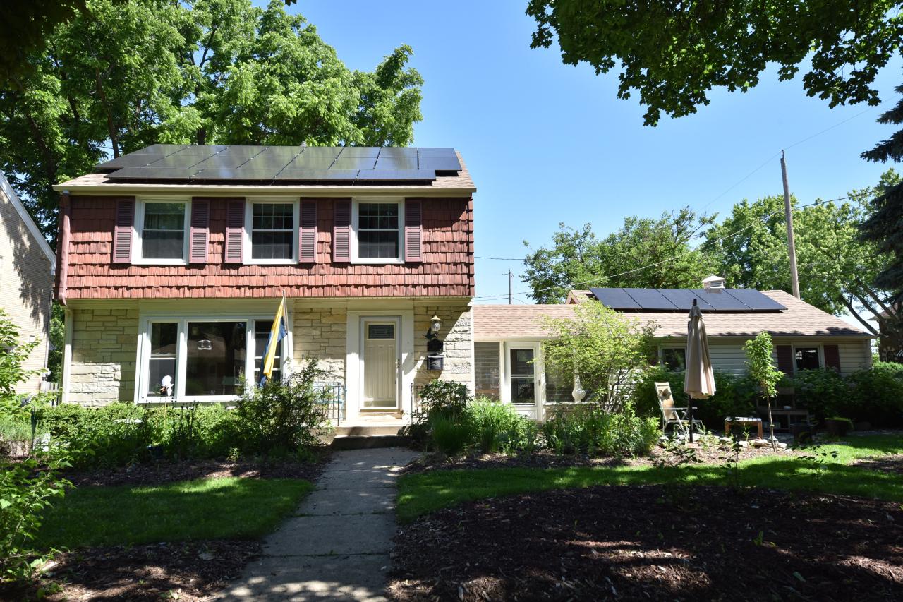 140 W Saveland Ave, Milwaukee, WI 53207