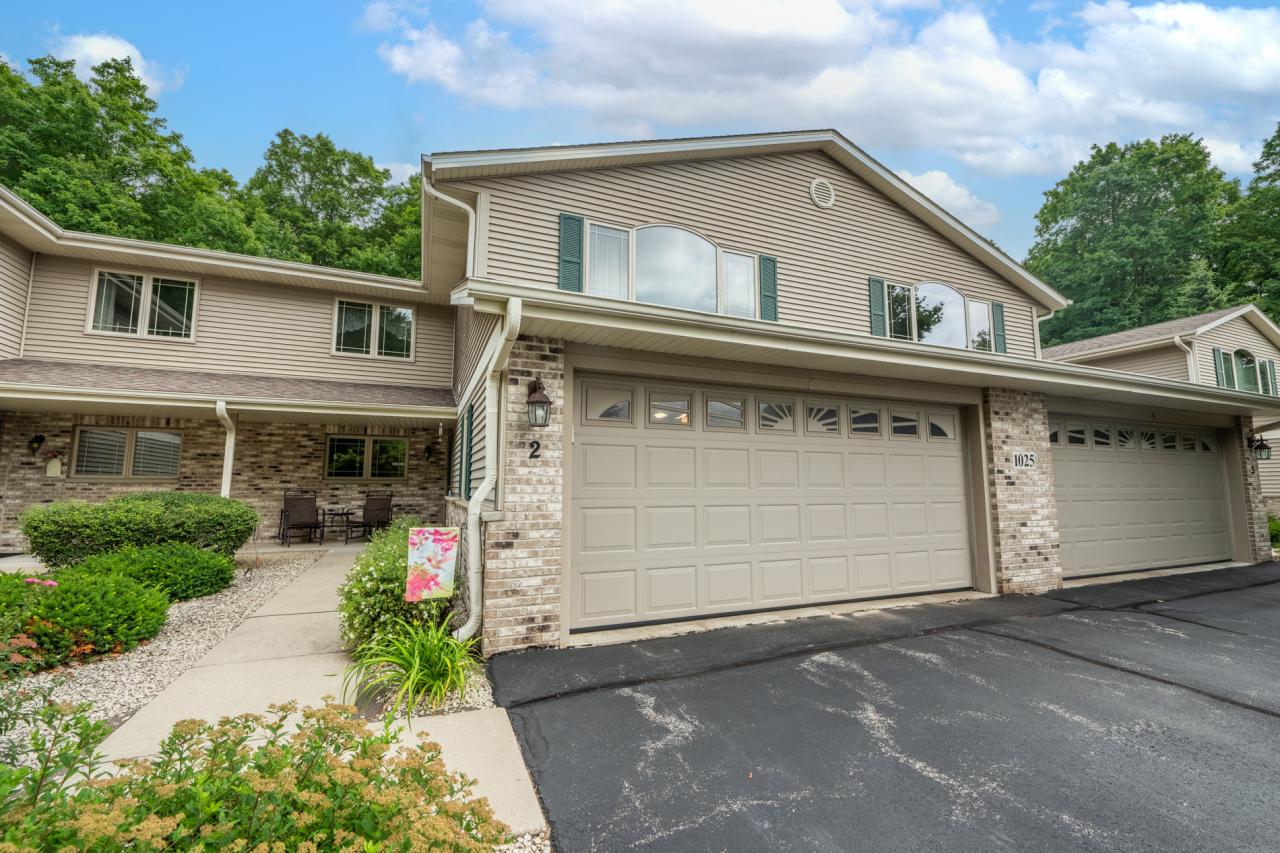 1025 Shadowood Cir #2, West Bend, WI 53095