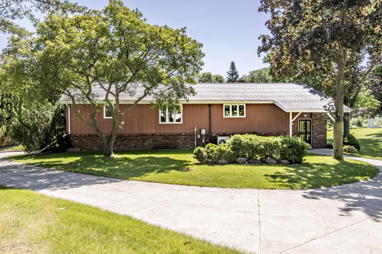 8700 Boltonville Rd, Farmington, WI 53040