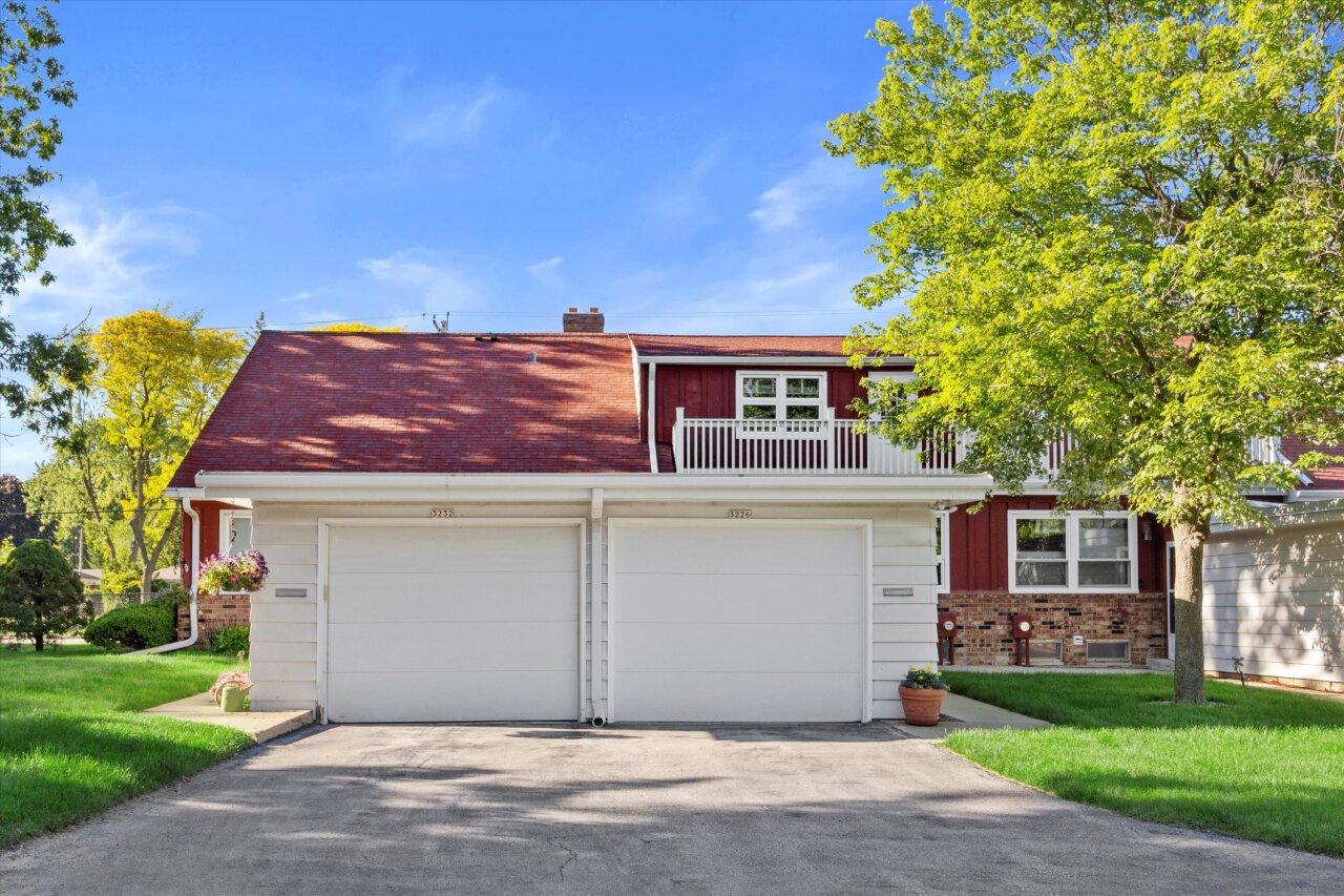 3226 W King Arthurs Ct, Greenfield, WI 53221