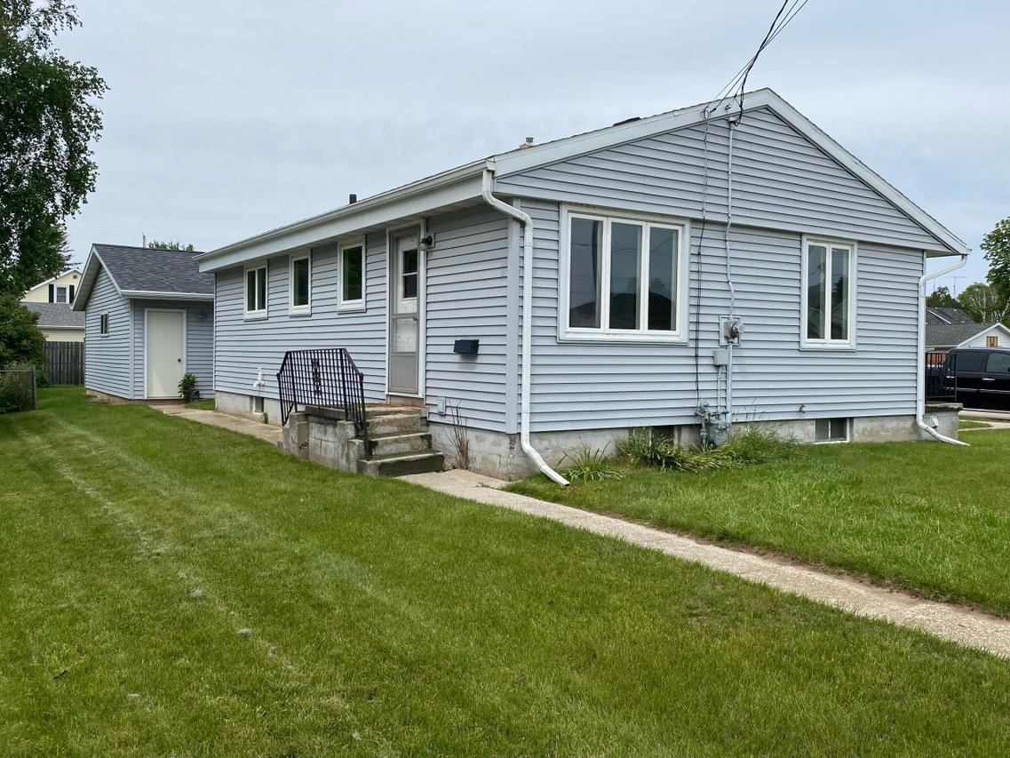 1002 Victory St, Two Rivers, WI 54241
