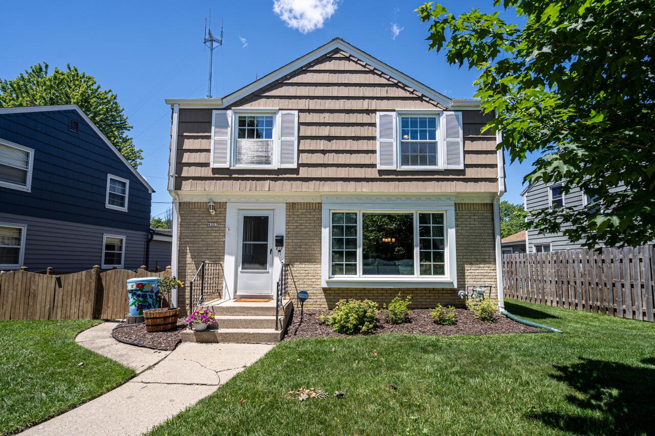 4327 N Sheffield Ave, Shorewood, WI 53211
