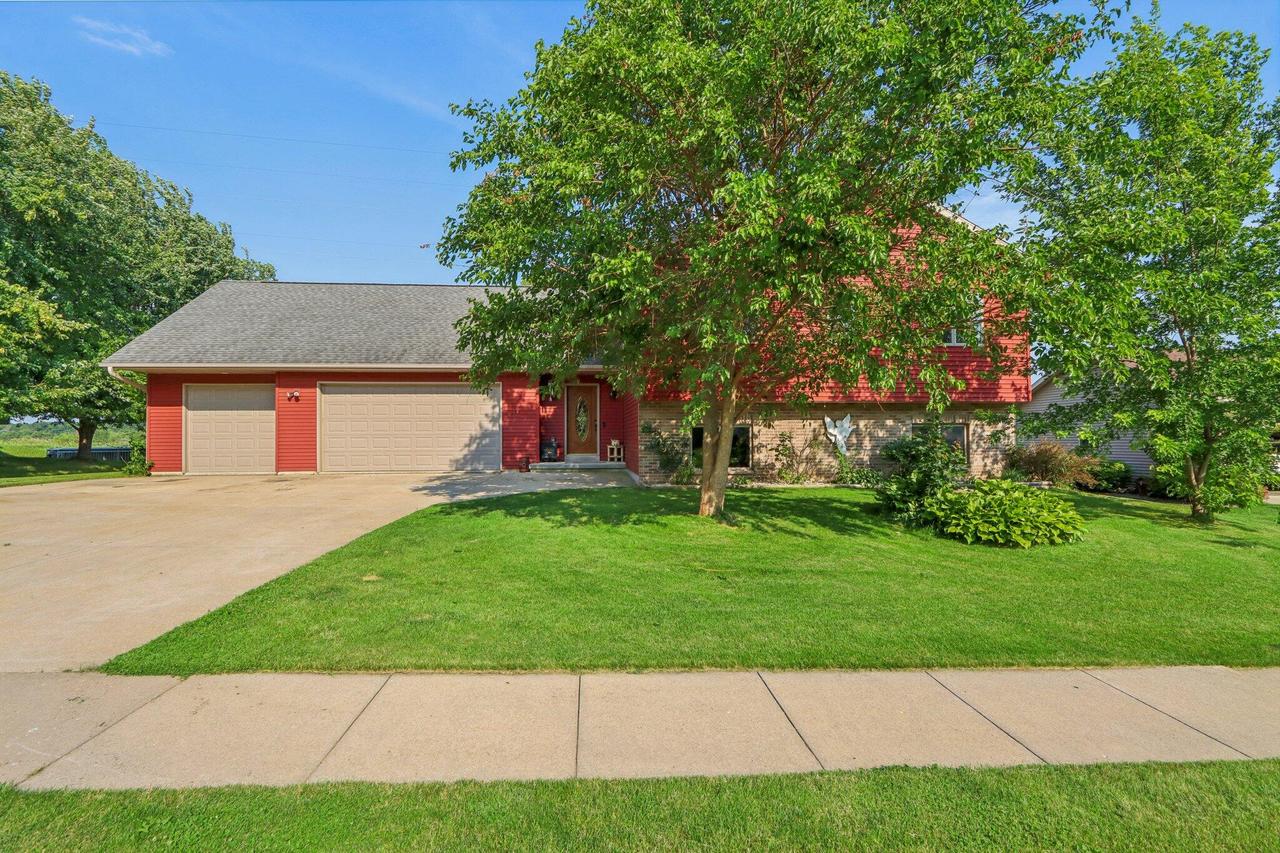 255 Jennifer Ln, Fall River, WI 53932