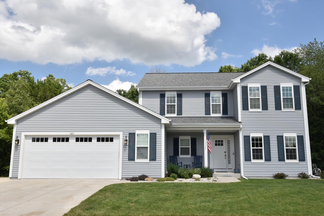 1571 E Monroe Ave, Hartford, WI 53027