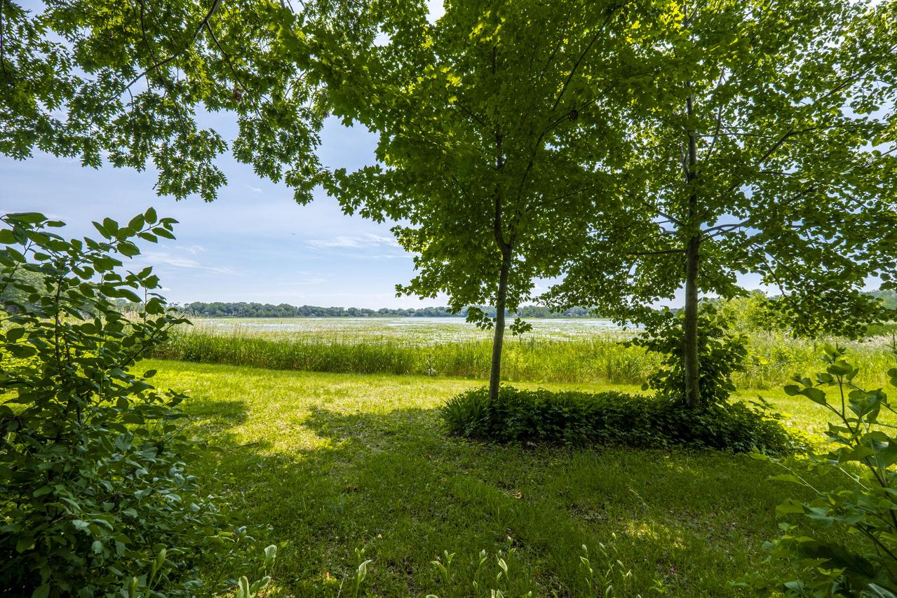 W6773 Lakeshore Cir, Sugar Creek, WI 53121