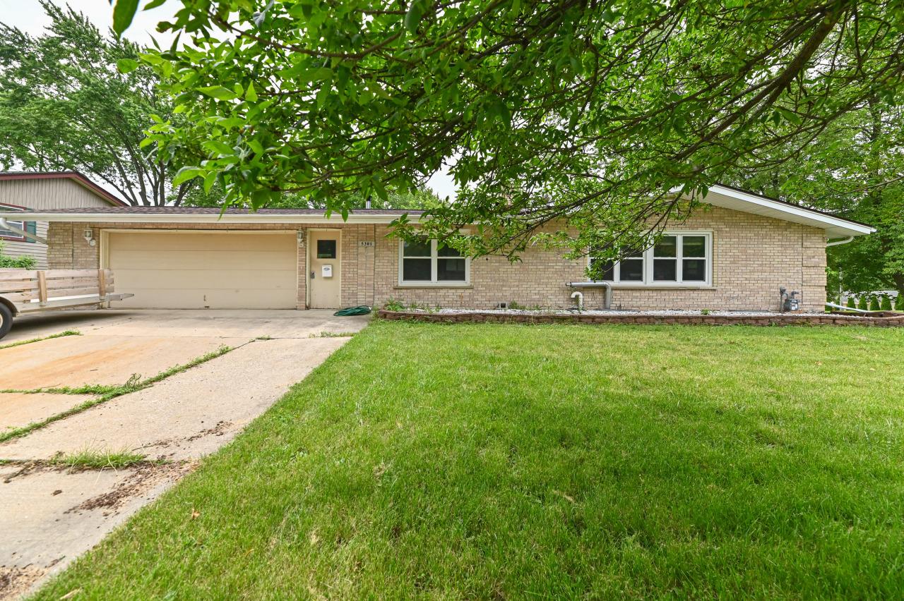 5301 Orchard Ln, Greendale, WI 53129