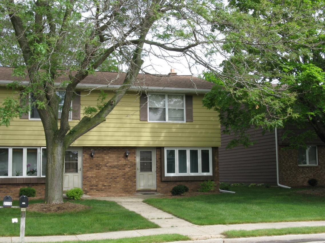 211 S 11th St #D, Oostburg, WI 53070