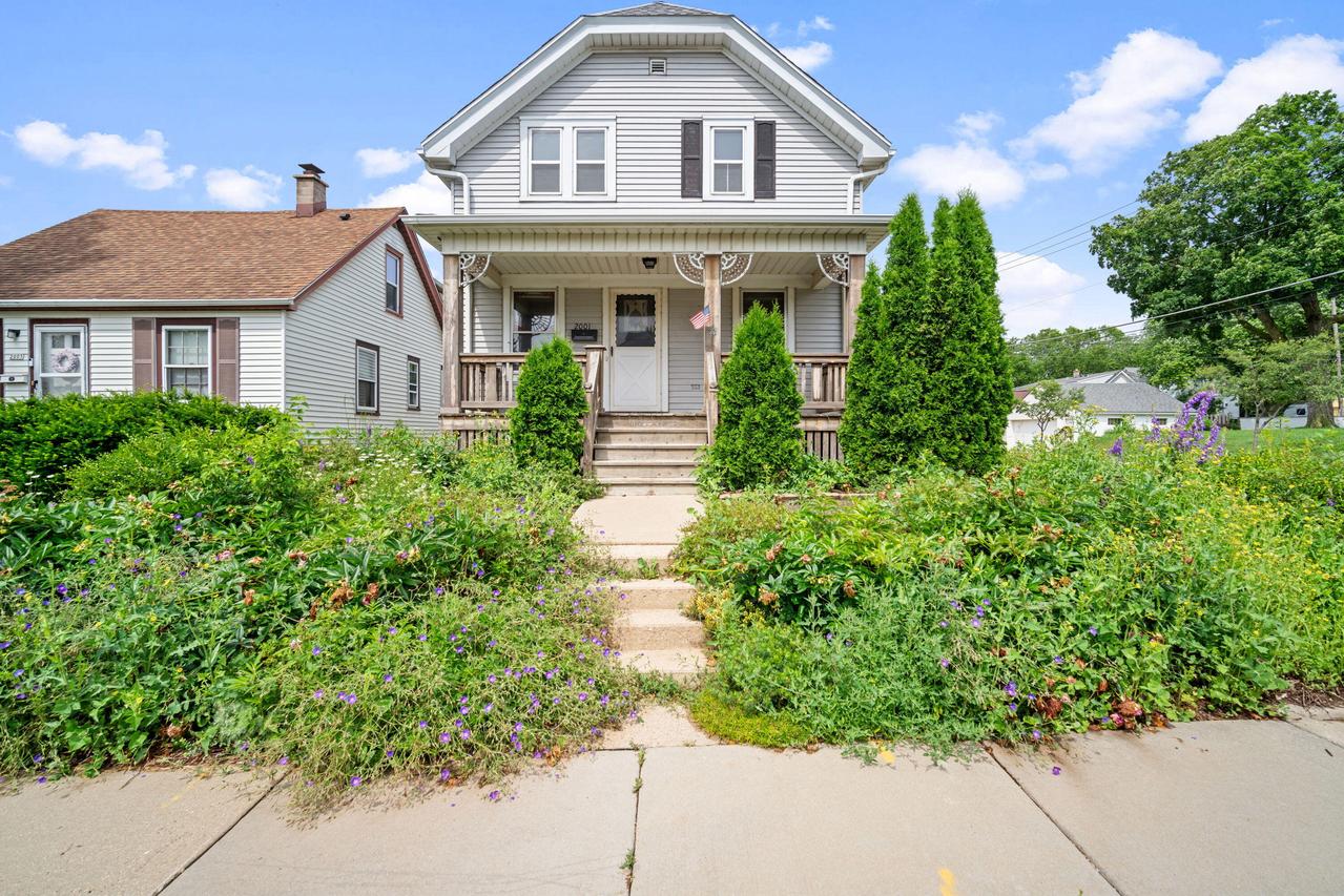 2001 S 89th St, West Allis, WI 53227