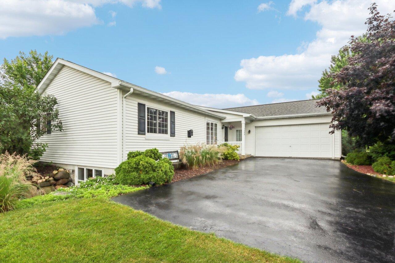 2600 Joanne Dr, Waukesha, WI 53188
