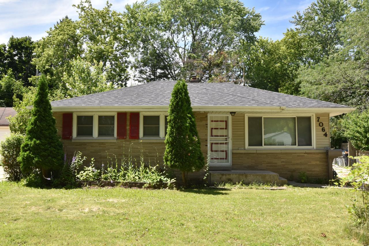 7064 W Thurston Ct, Milwaukee, WI 53218