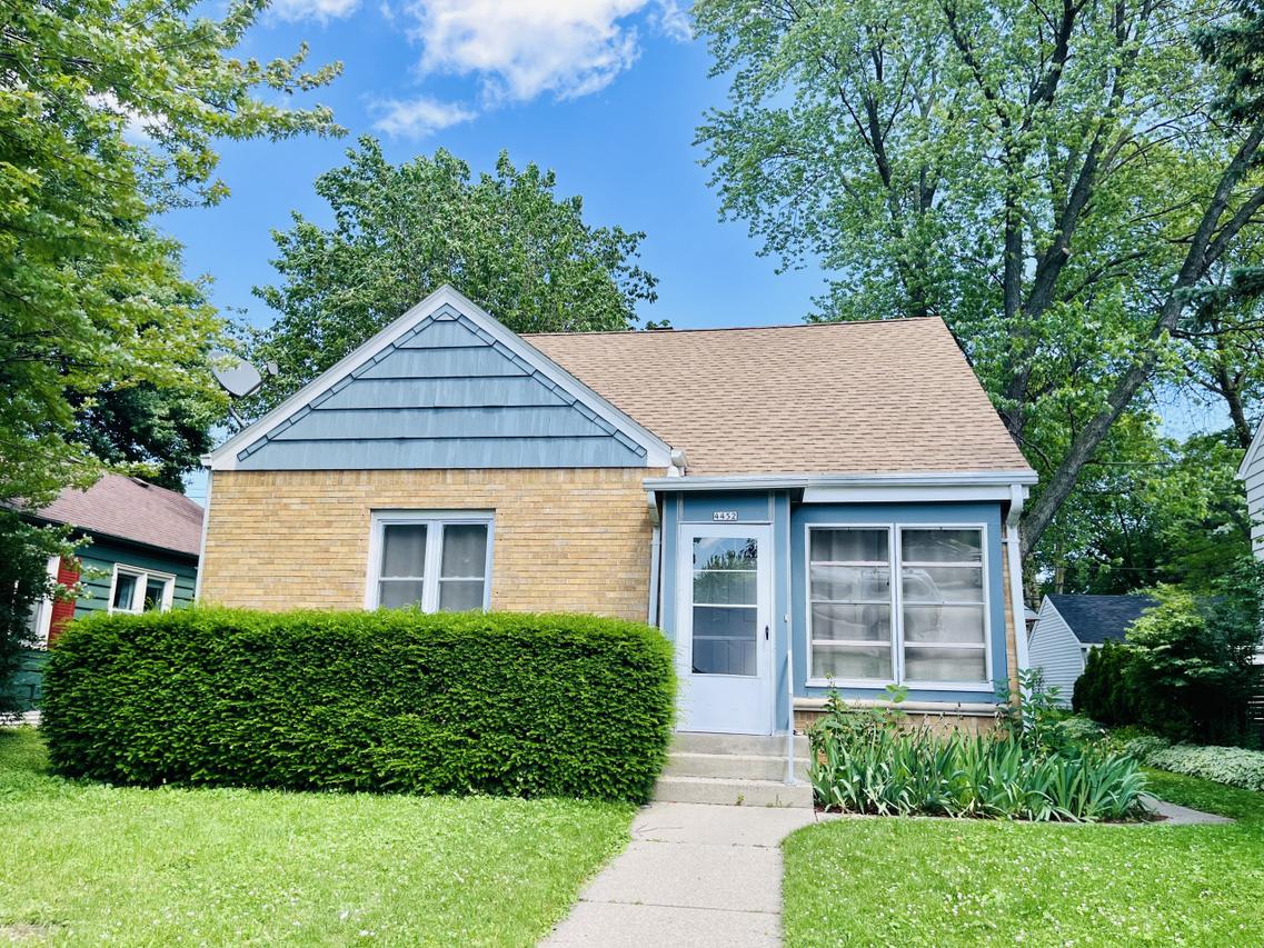 4452 N Sheffield Ave, Shorewood, WI 53211
