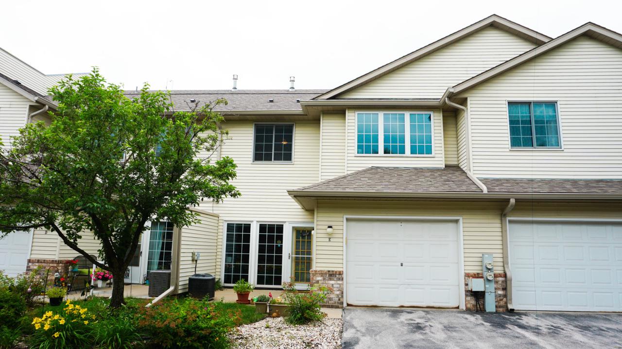 2425 Fox River #E, Waukesha, WI 53189