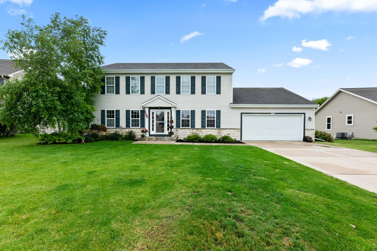 N7983 Woody Ln, Ixonia, WI 53036