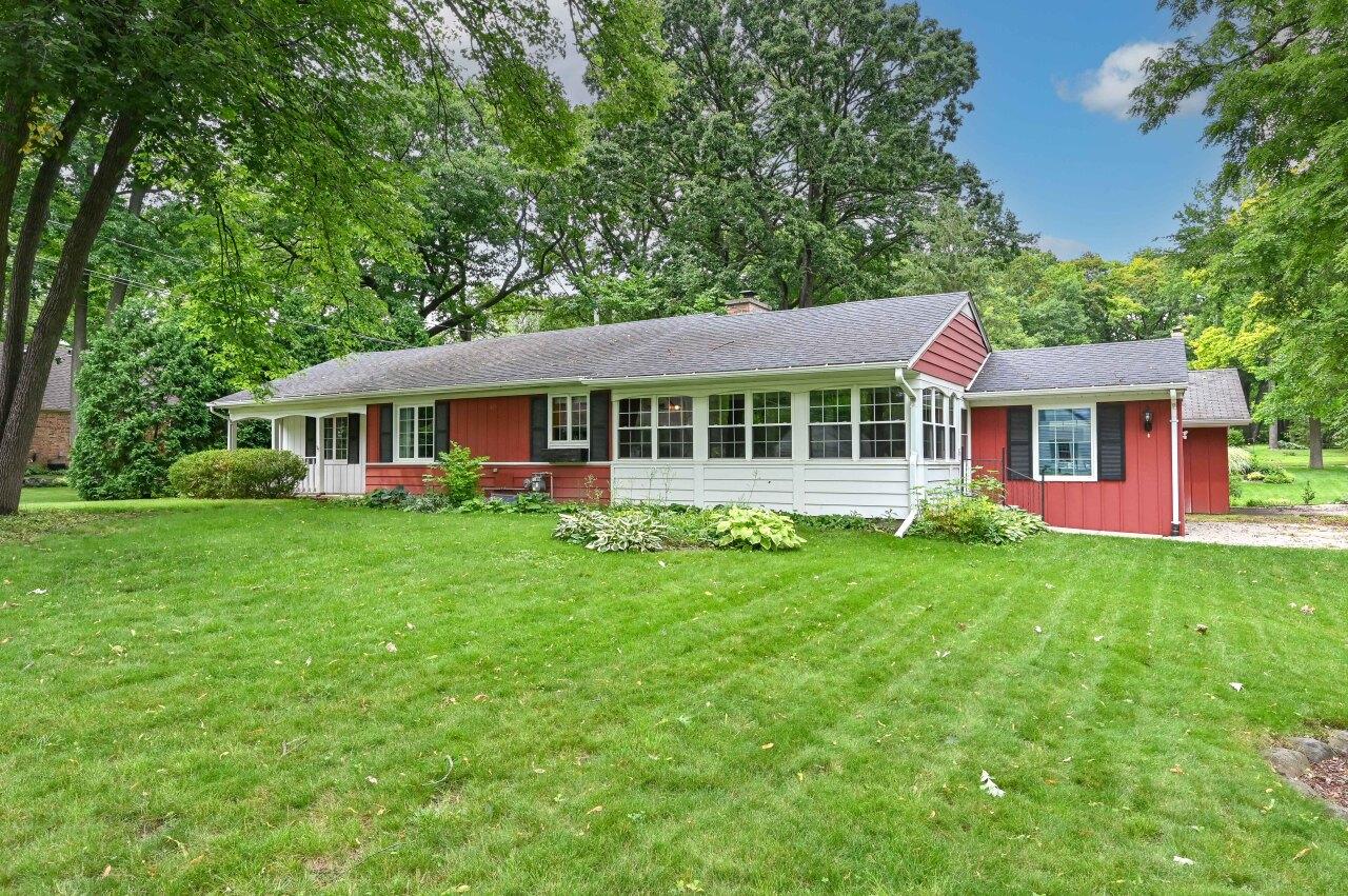 12108 W Elmhurst Pkwy, Wauwatosa, WI 53226