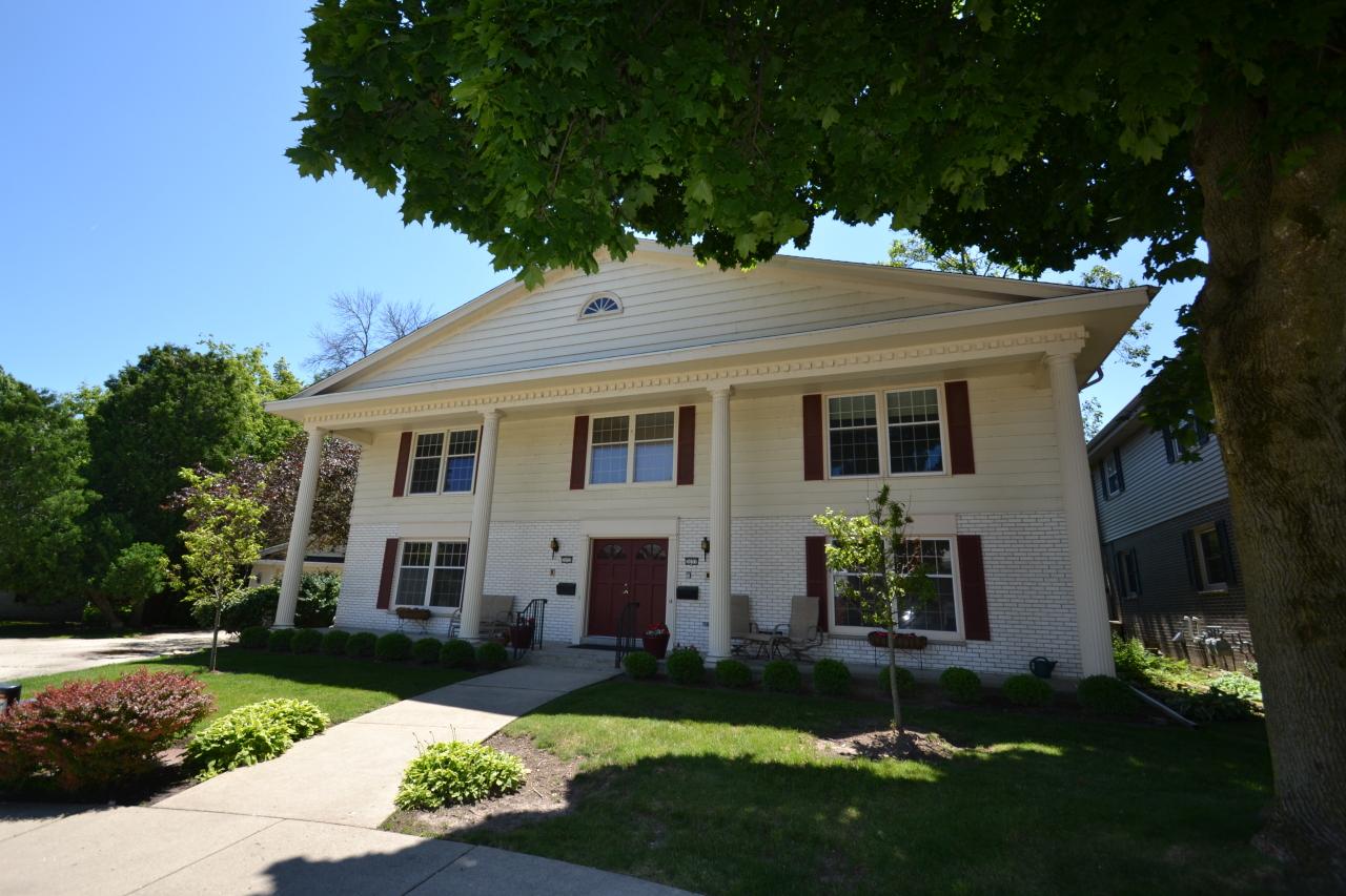 3057 E Newport Ct, Milwaukee, WI 53211
