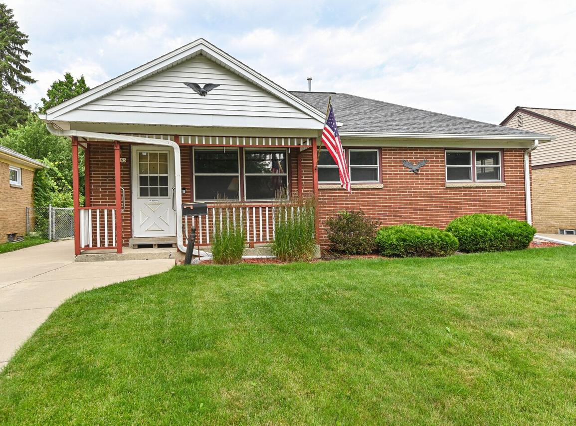 4063 S Troy Ave, Saint Francis, WI 53235