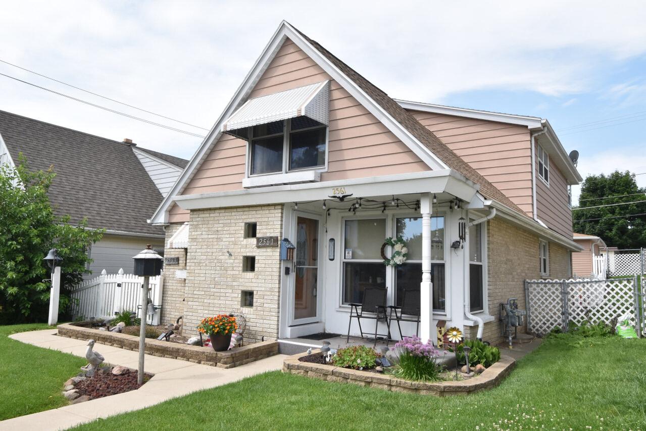 2561 S 60th St #2563, West Allis, WI 53219