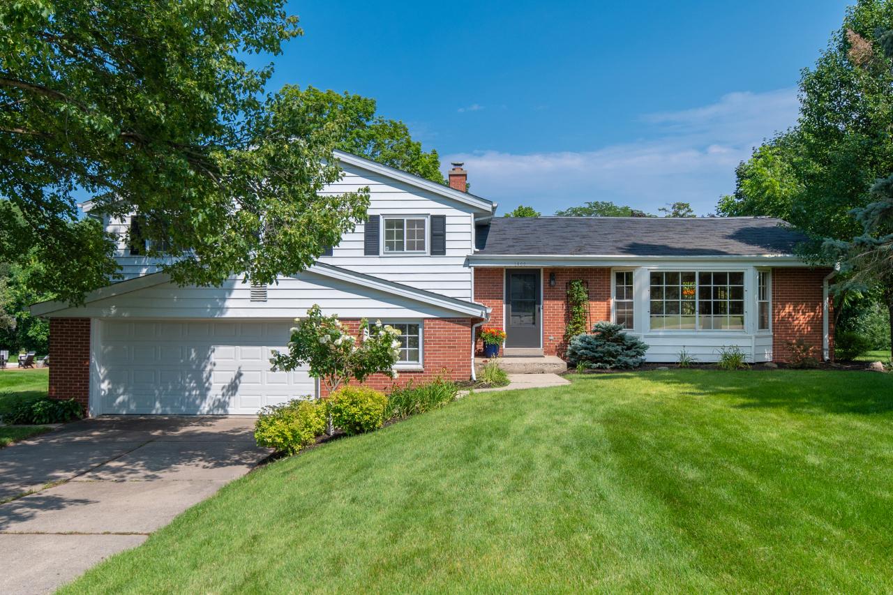 1460 Fairhaven Blvd, Elm Grove, WI 53122