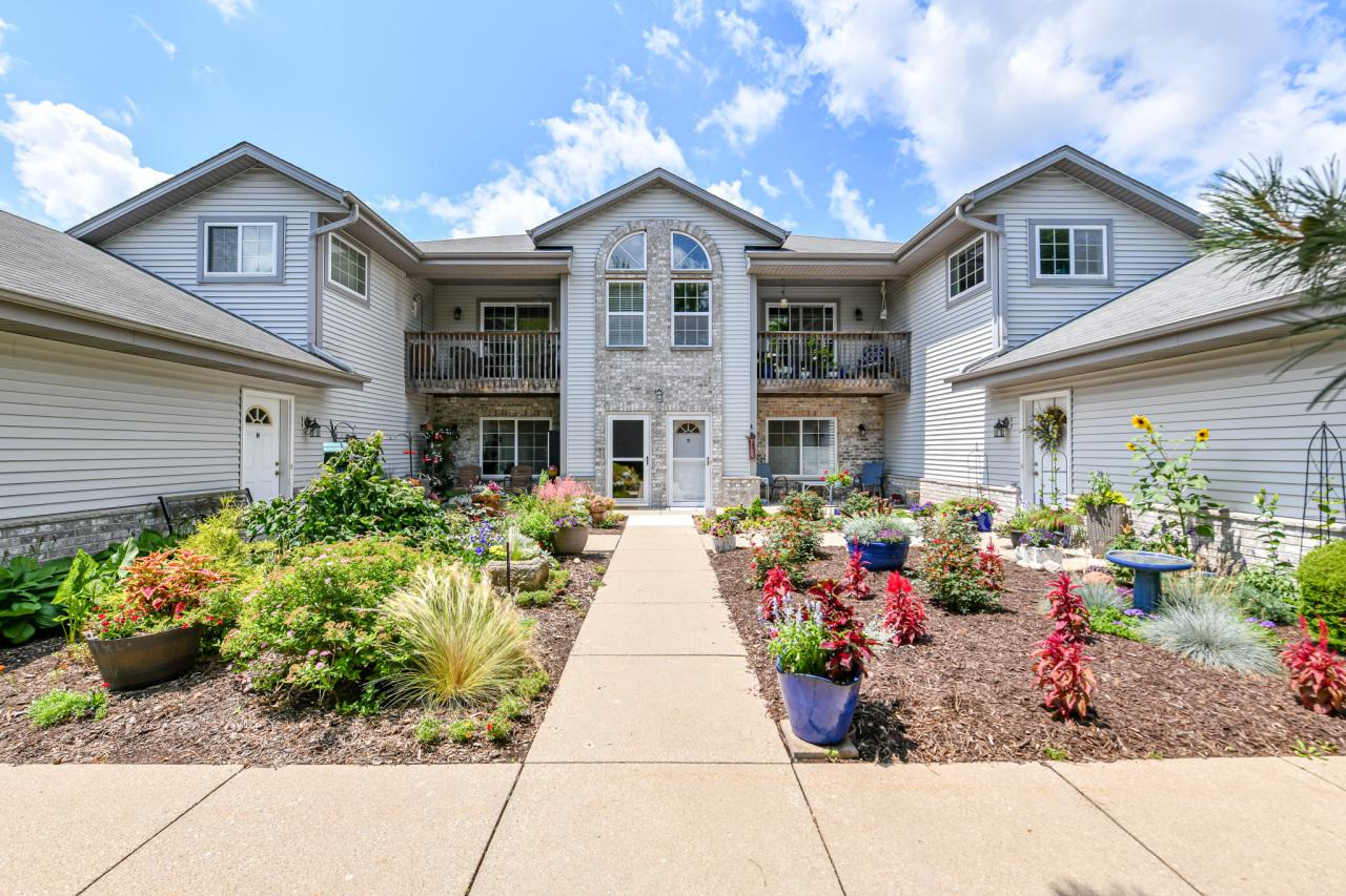 423 Betzer Rd #C, Delavan, WI 53115