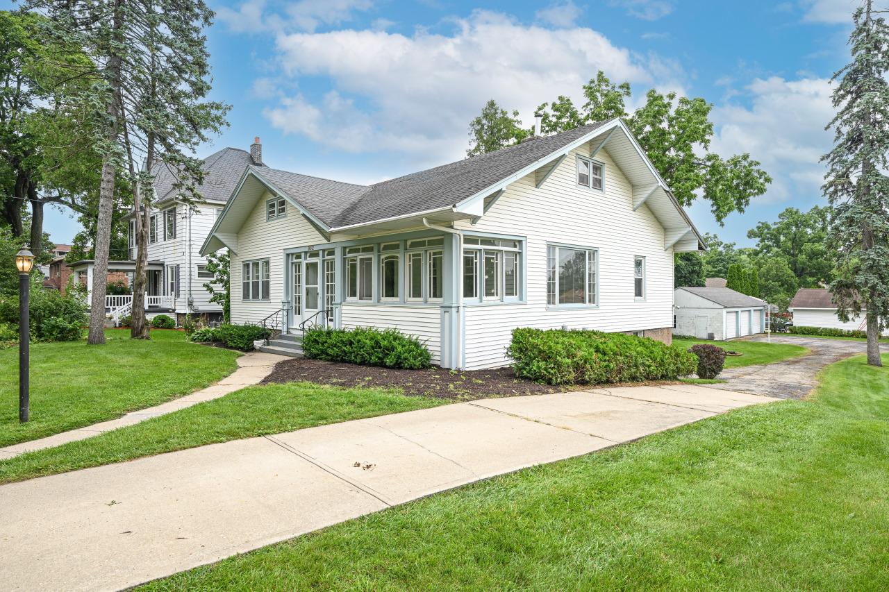 962 Racine St, Delavan, WI 53115