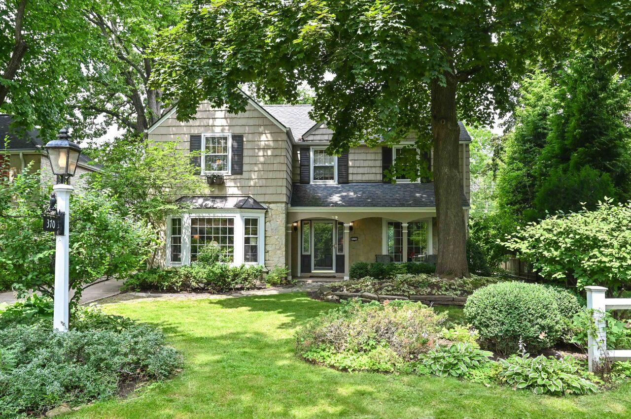 370 E Daphne Rd, Fox Point, WI 53217