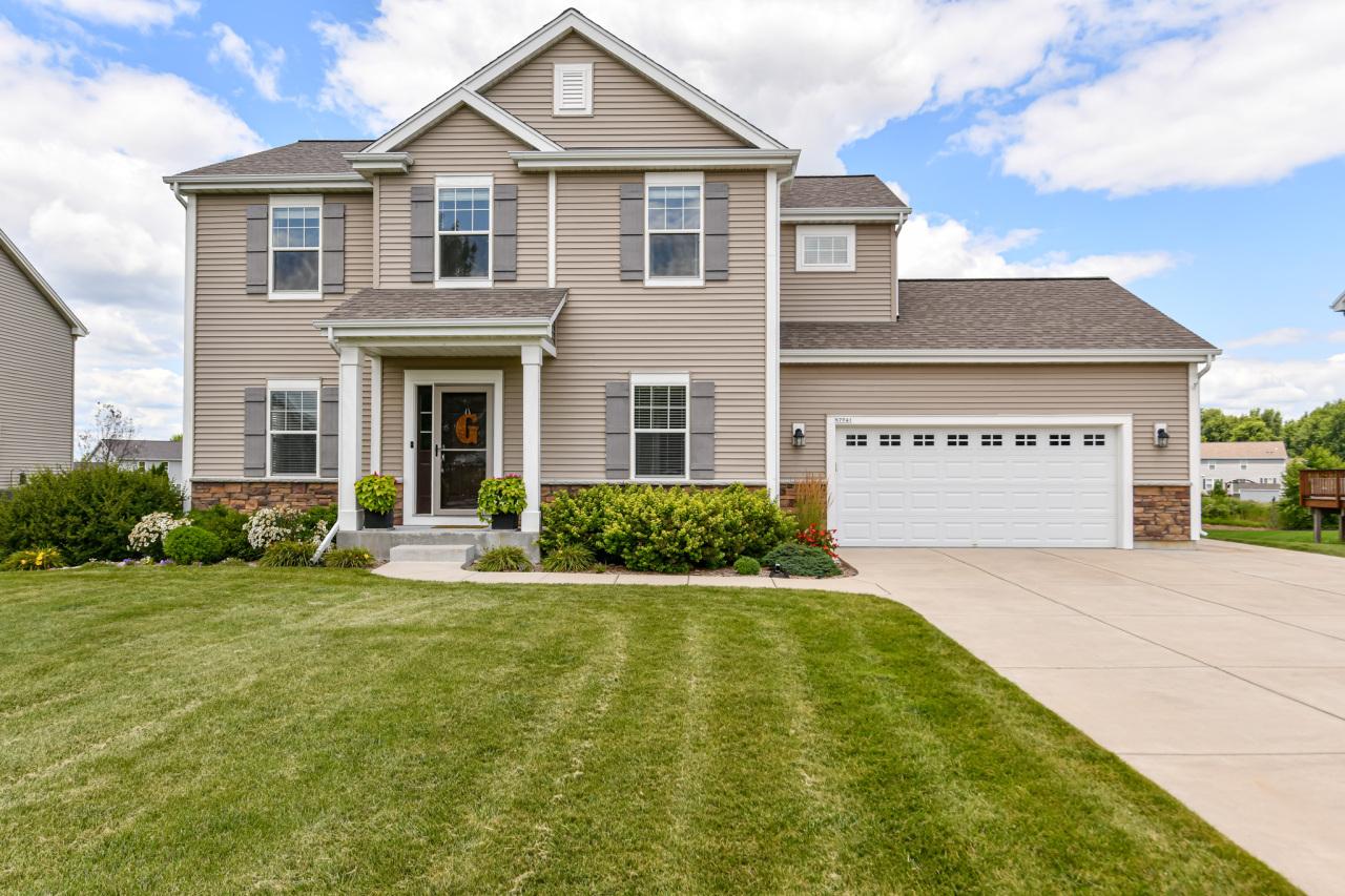 N7941 Forest Dr, Ixonia, WI 53036