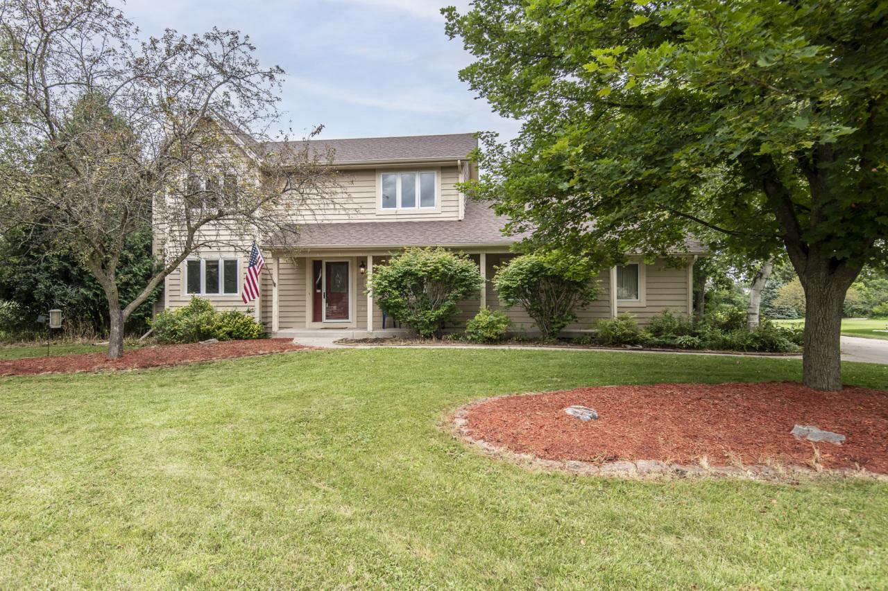 S83W17648 Clearbrook Dr, Muskego, WI 53150