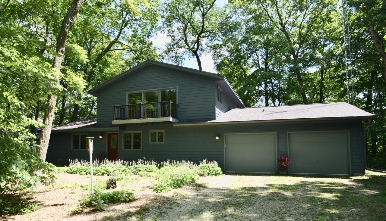 N8066 Peregrine Ln, Kekoskee, WI 53032