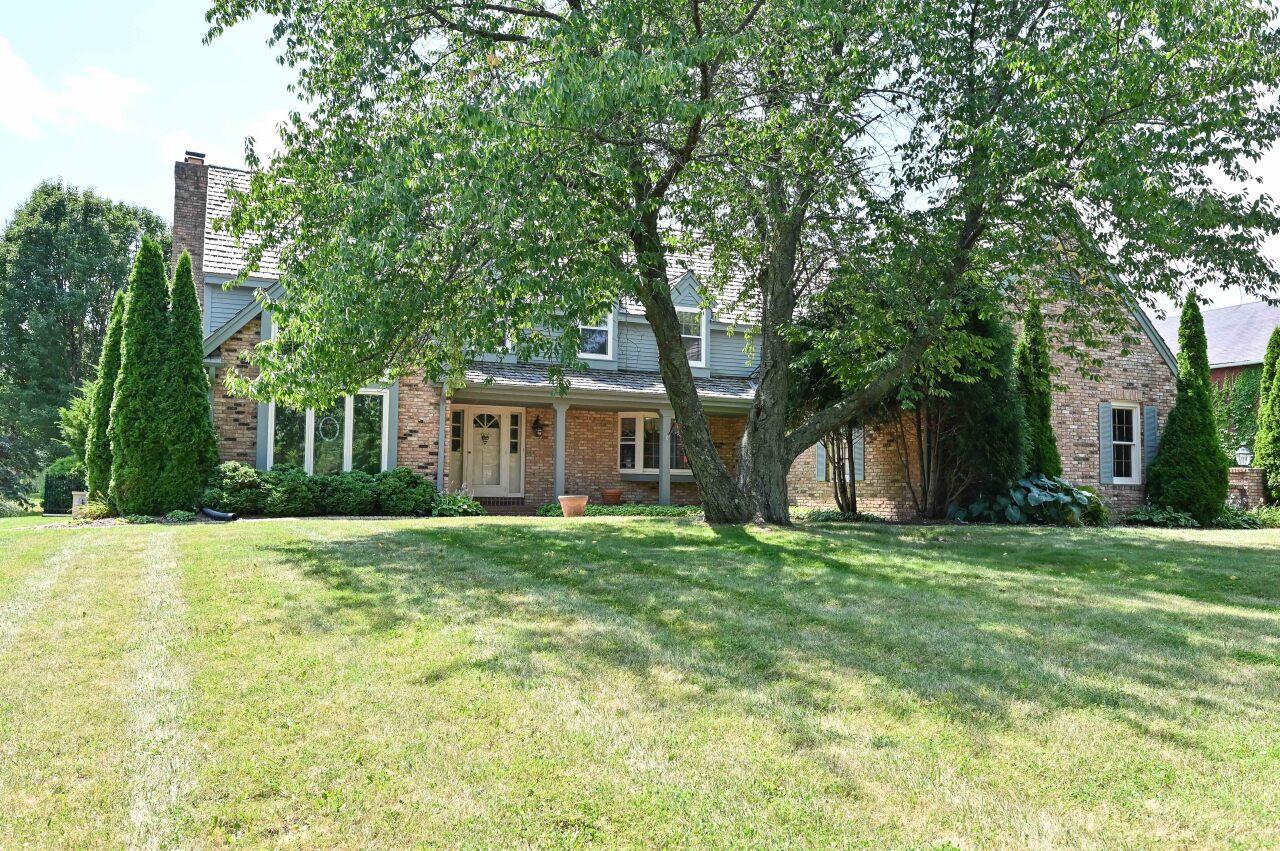 2625 W Crimson Ct, Mequon, WI 53092