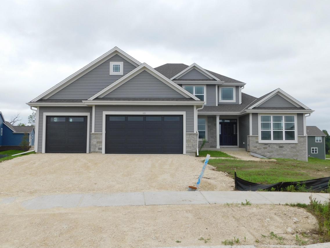 692 Hummingbird Ct, Grafton, WI 53024